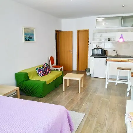 Nina Apartment Split